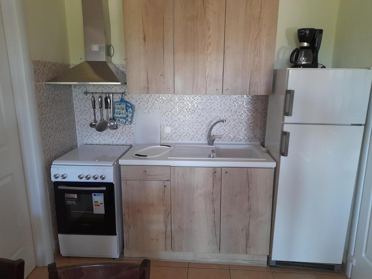 "Klio" Appartment Nikiti  Eksteriør billede